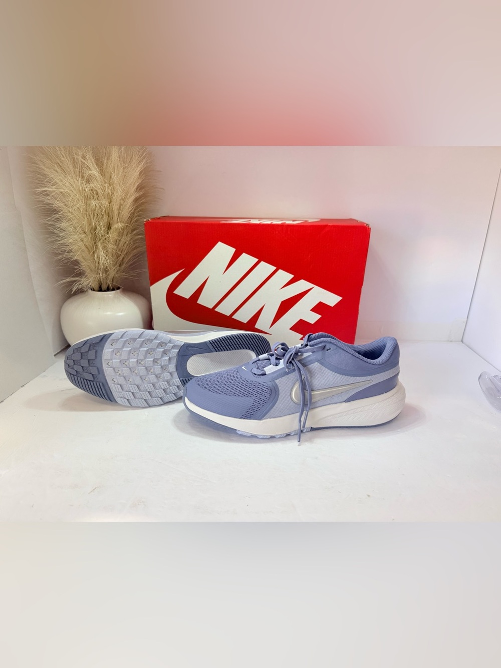40. Nike Star Runner 5 size 7y or 8.5 women new no box lid